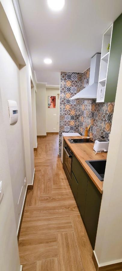2V1 - Center Apartment 1 Tirana Buitenkant foto