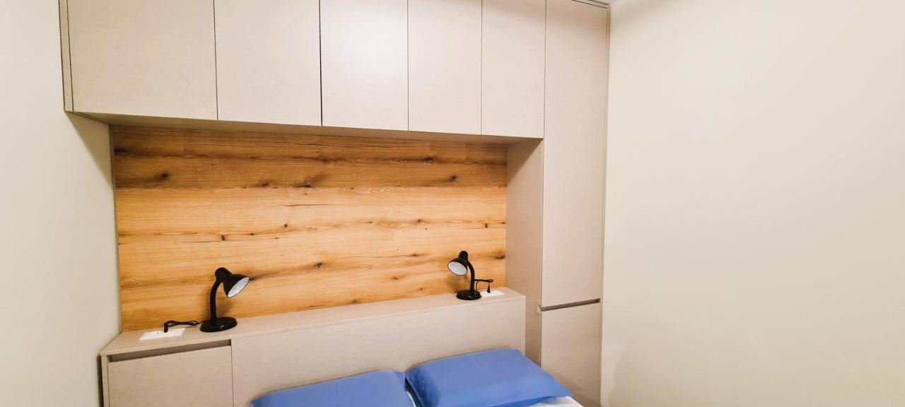 2V1 - Center Apartment 1 Tirana Buitenkant foto